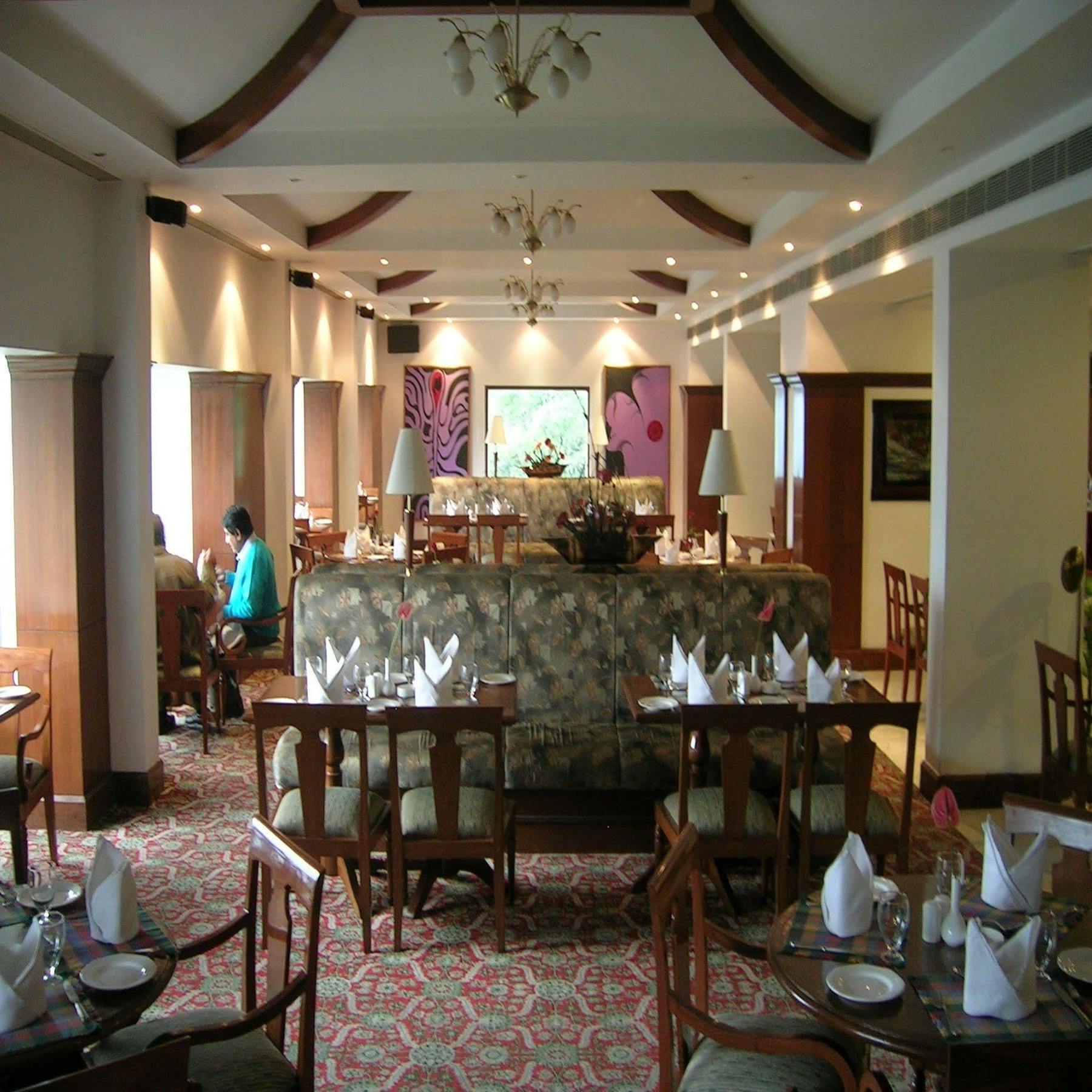 Hotel The Royal Plaza Gangtok Extérieur photo